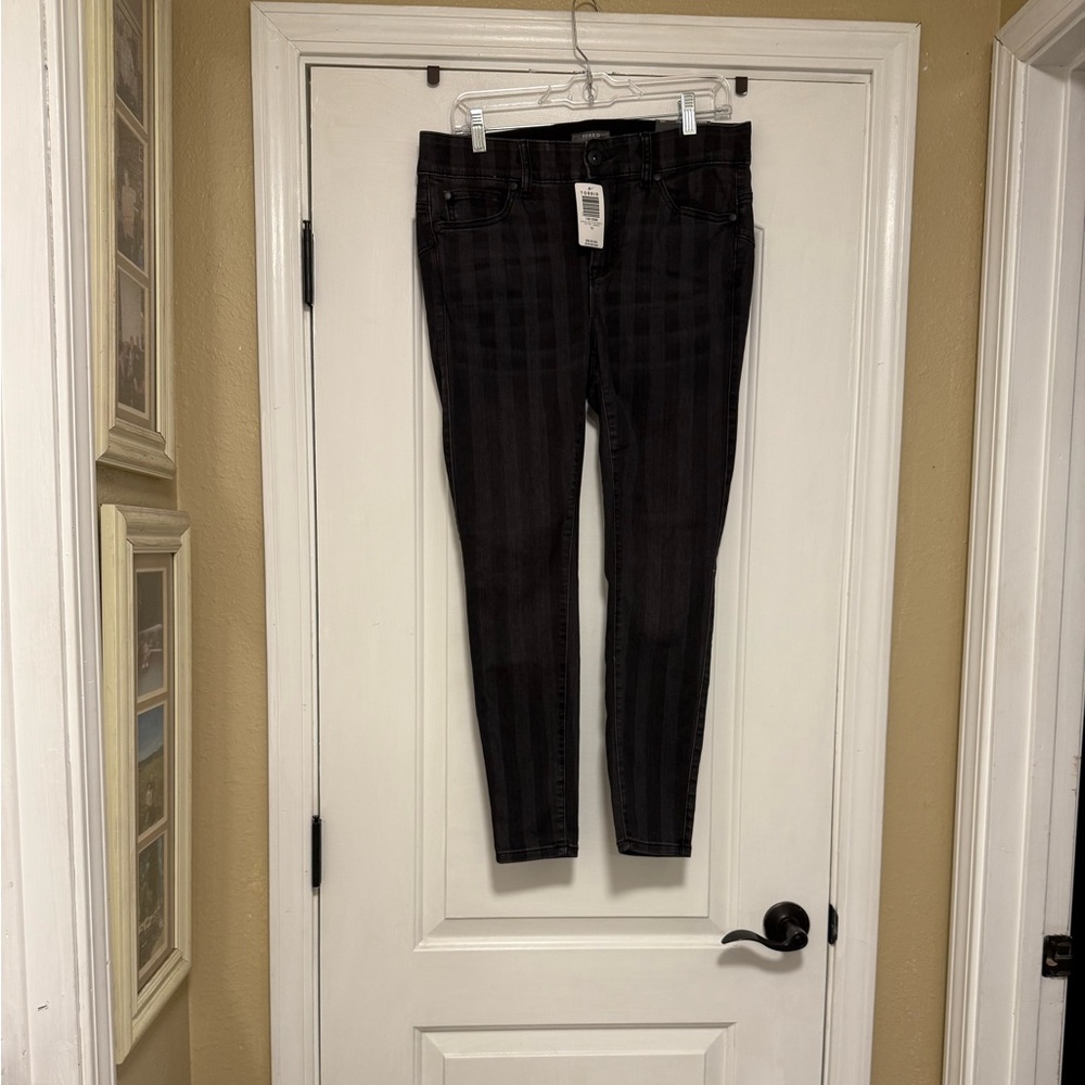 Torrid bombshell skinny jeans. Size 12s. New without tags.